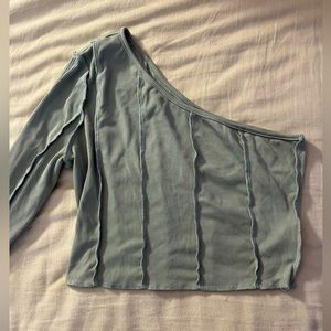 One shoulder crop top